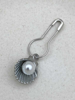 Silver shell with pearl