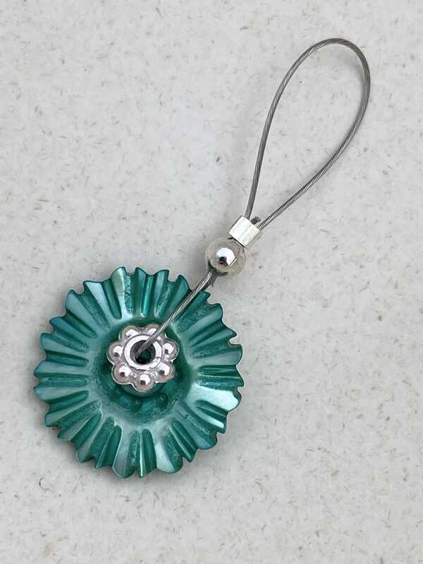 Green Mother of Pearl Flower - fits needle 2-7 mm